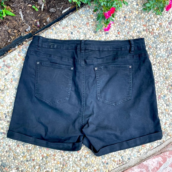 Encore Jean, Black, Cuffed, Jean Shorts, size 3XL - Picture 2 of 2